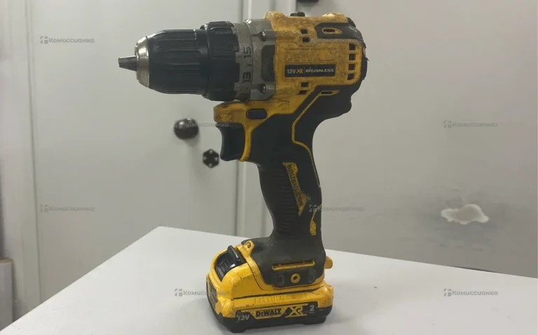 шуруповерт Dewalt DCD701