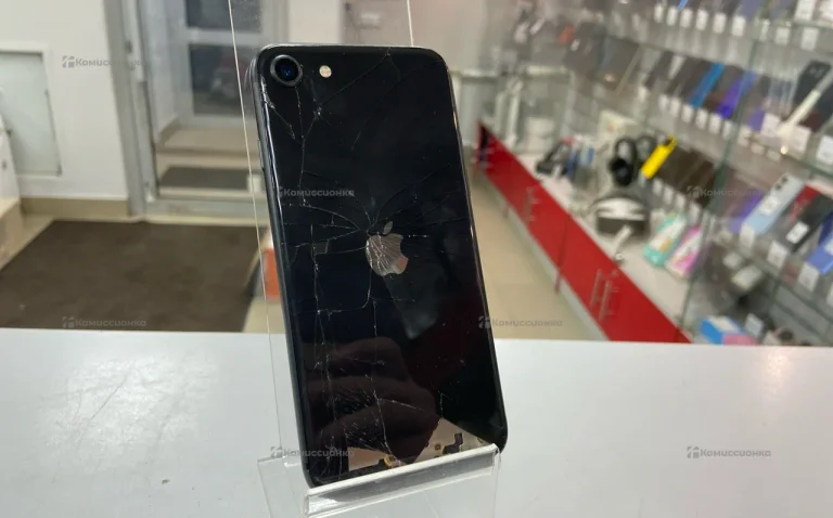 Apple iPhone SE (2020) 3/64 ГБ