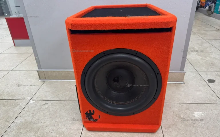 Субвуфер Piranha 12a с усилители Урал Молот