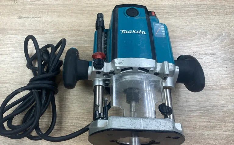 Фрезер makita RP2300FC
