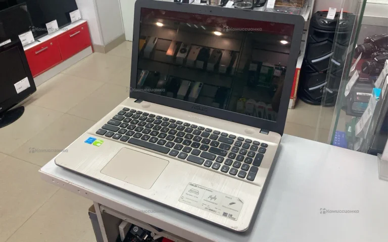 Ноутбук ASUs
