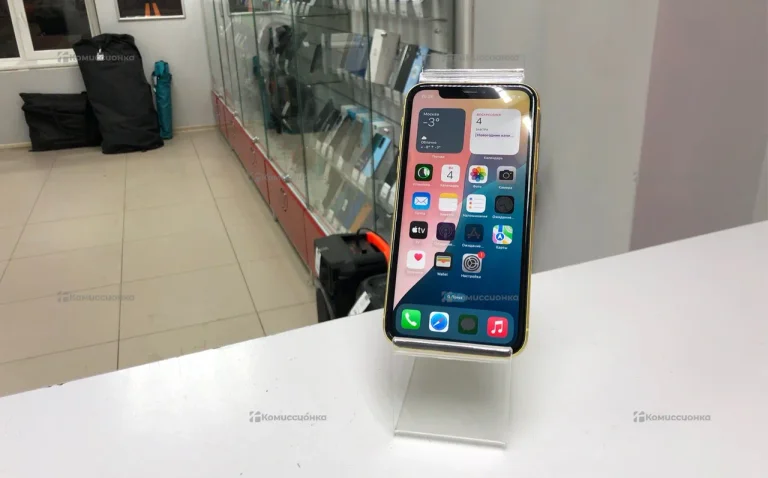 Apple iPhone 11 4/64 ГБ