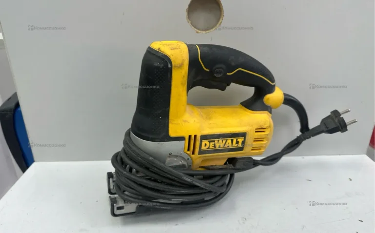Электролобзик DeWALT DW349-KS