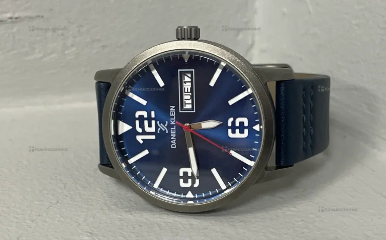 Часы  Daniel Klein