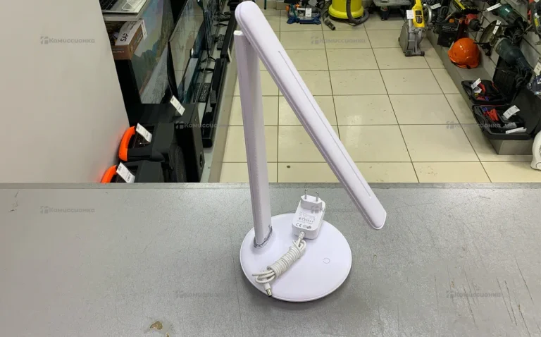 Светильник настольный с зарядкой для телефона