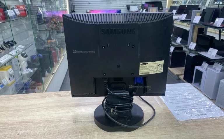 Монитор Samsung SyncMaster 720N