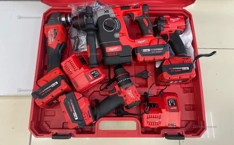 набор Milwaukee 4 в 1.