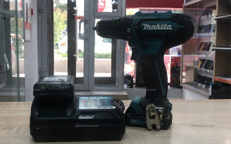 Аккумуляторная дрель-шуруповерт Makita DF333DW