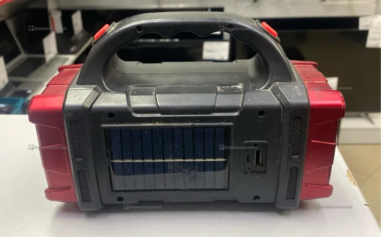 Фонарь с солнечной панелью