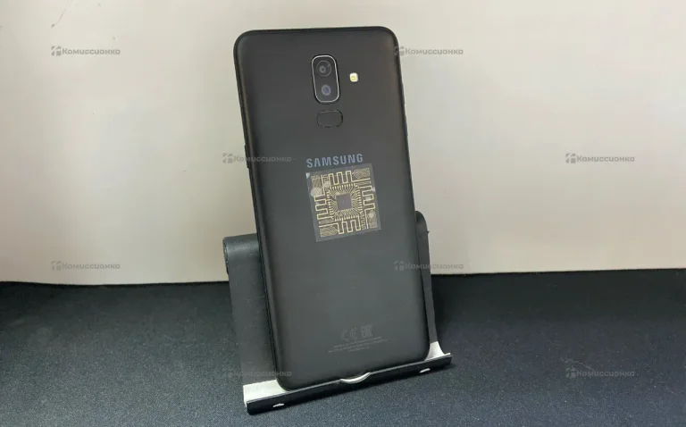 Samsung Galaxy J8 3/32 ГБ