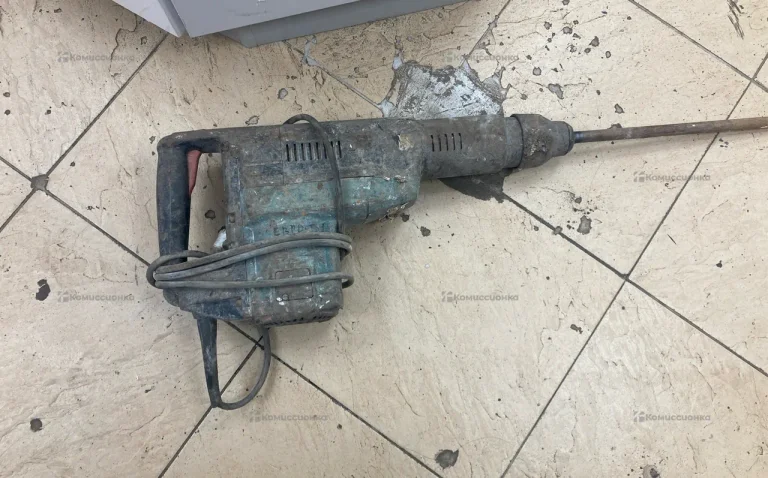 отбойный молоток Makita.