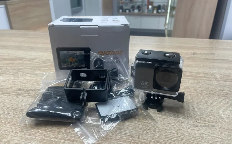 Экшен камера Digma DiCam 810