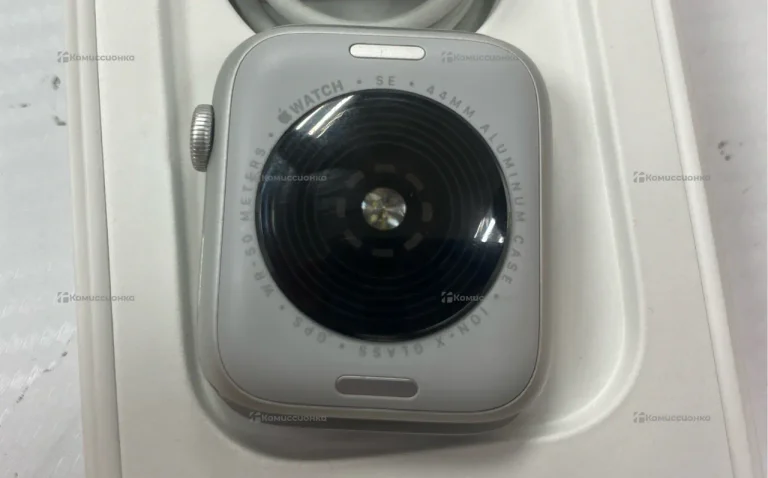 Часы  Apple Watch SE 2 44mm