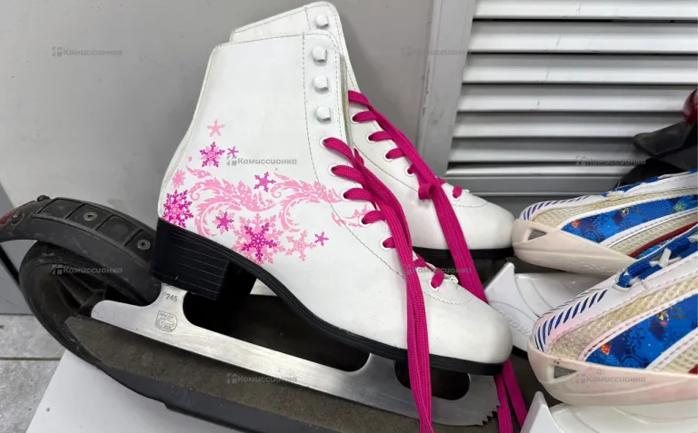 Коньки фигурные (30 размер)