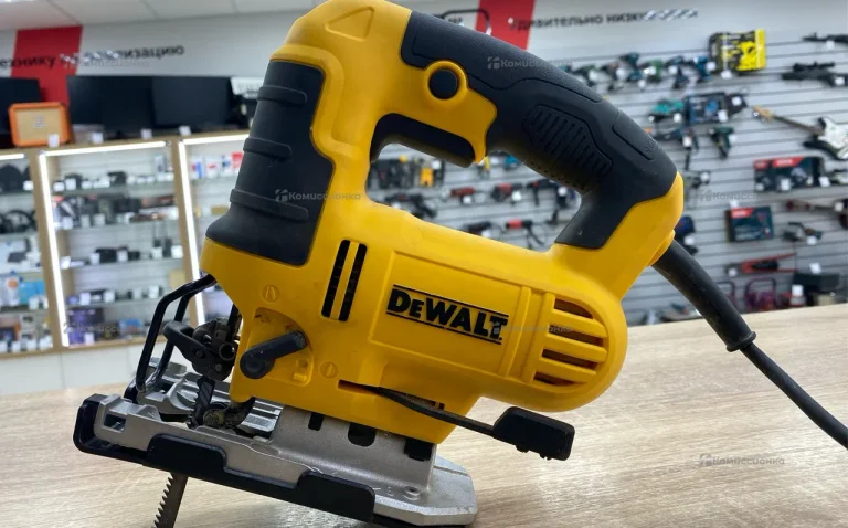 Электролобзик DeWALT DWE349