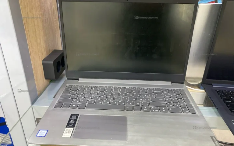 Ноутбук  Lenovo i3-8130U