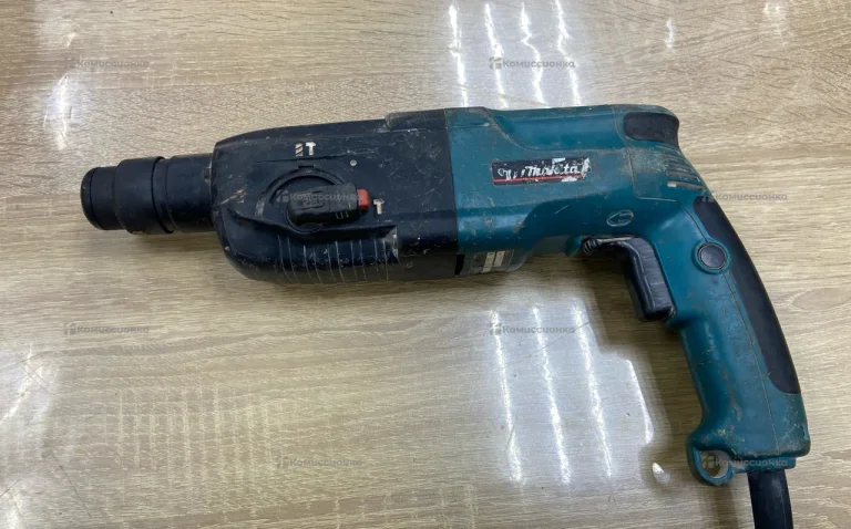 перфоратор Makita HR2450.