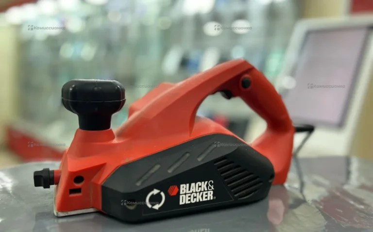 Электрорубанок Black Decker KW712