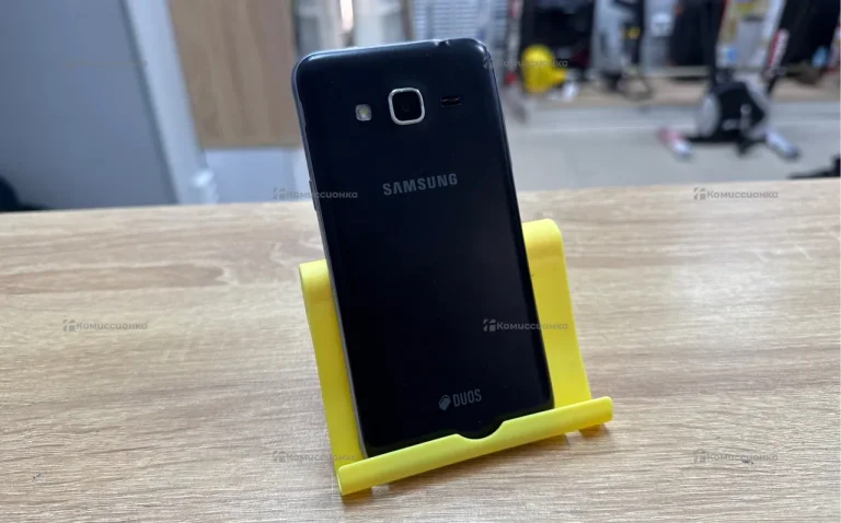 Samsung Galaxy J3 (2016) 2/16 ГБ