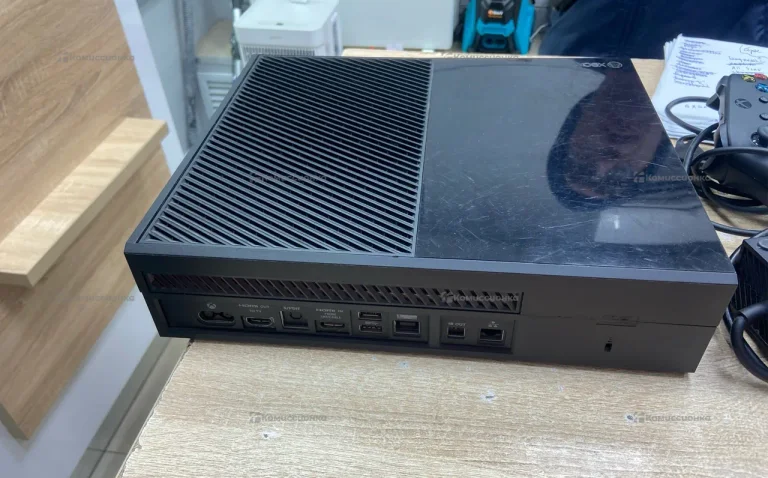 Приставка Xbox One 500Gb