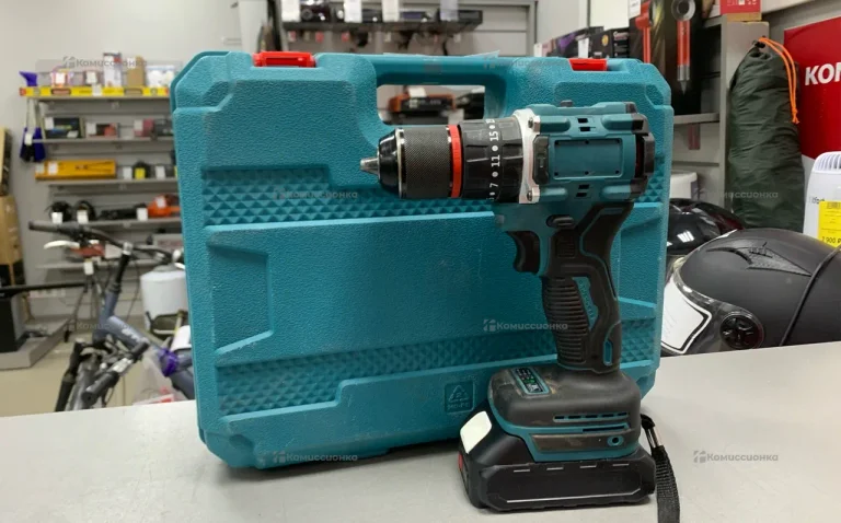 Шуруповерт Makita с набором