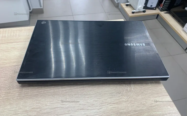 Ноутбук  Samsung 305V