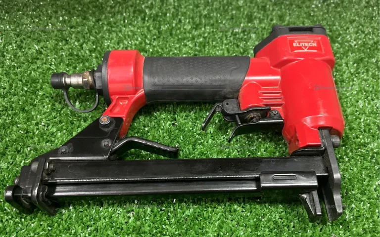 Пневмопистолет скобозабивной ELITECH 0704.030200