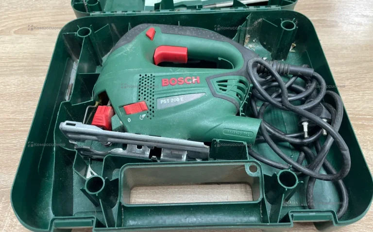 Электролобзик Bosch PST 700 E