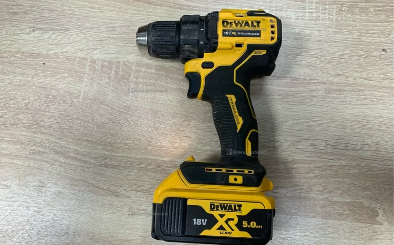 Аккумуляторная дрель-шуруповерт DeWALT DCD708N