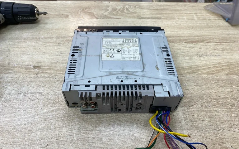 Автомагнитола Alpine UTE-72BT