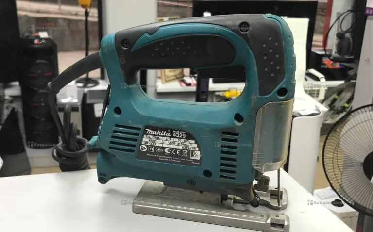 Лобзик makita 4329