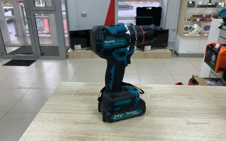 Шуруповерт бесщеточный Makita 21V
