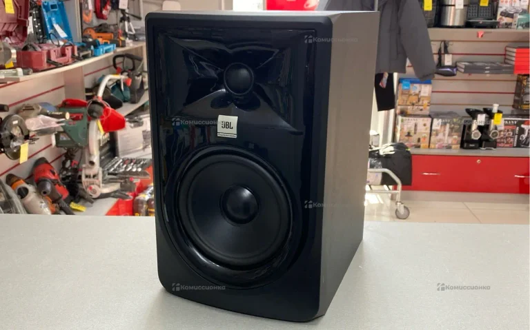 Студийный монитор JBL 305P