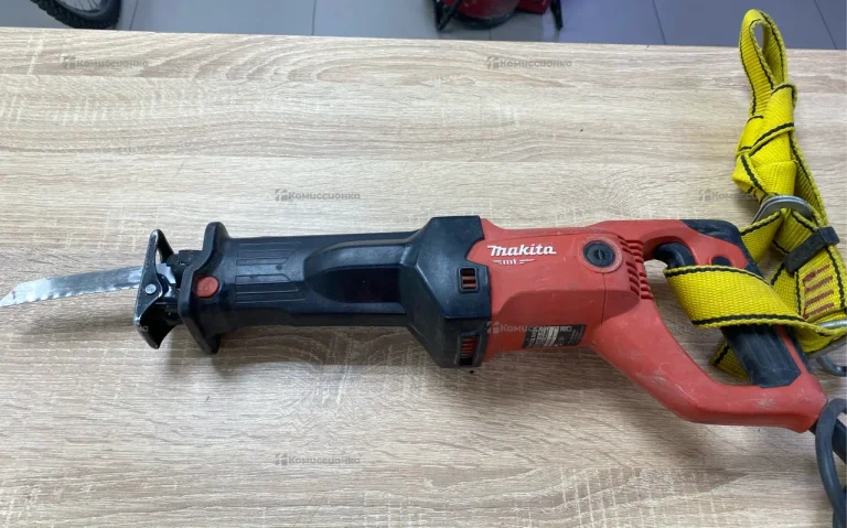 Сабельная пила Makita M4501 1010 Вт