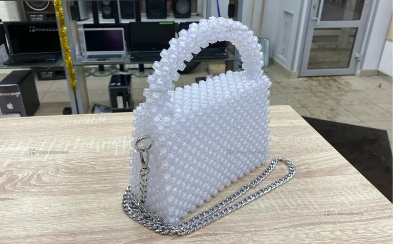 Сумка женская из бусин белая
