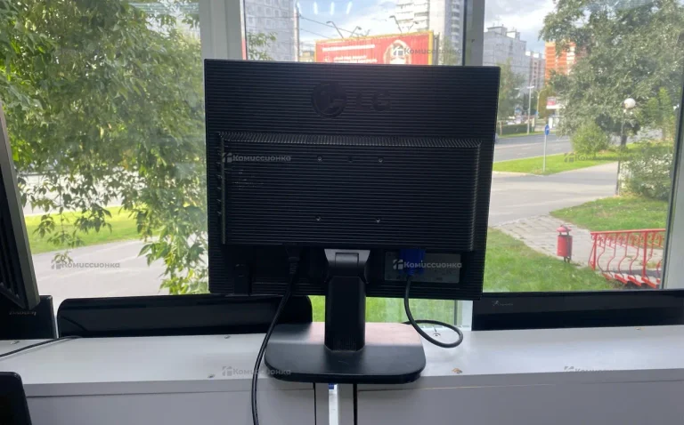 Монитор LG Flatron L1718S