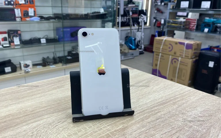 Apple iPhone SE (2020) 3/64 ГБ