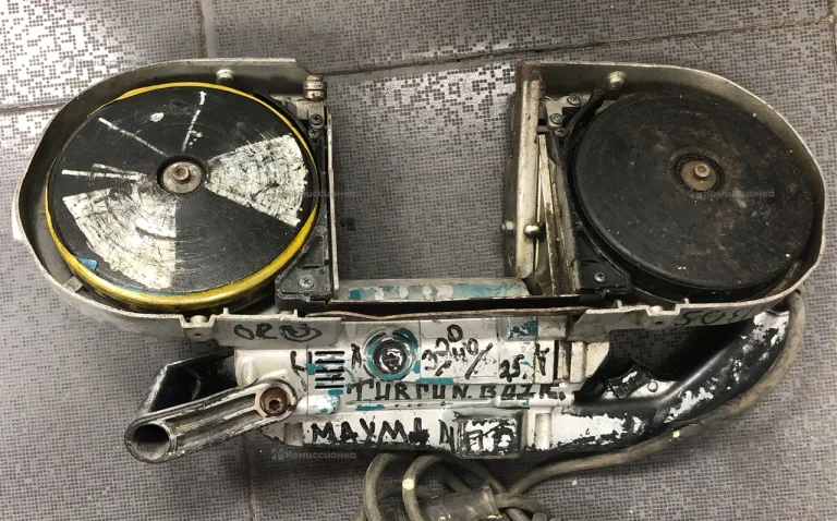 Ленточная пила Makita 2107F.