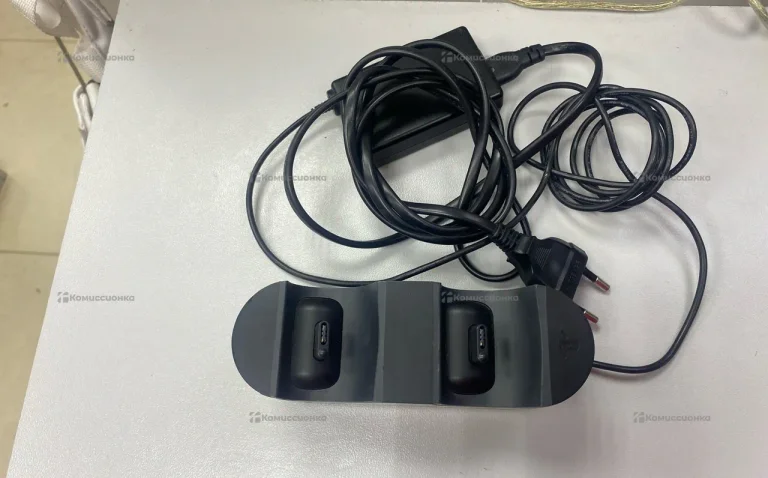 Зарядная станция на два джойстика PS4. CUH-ZDC1