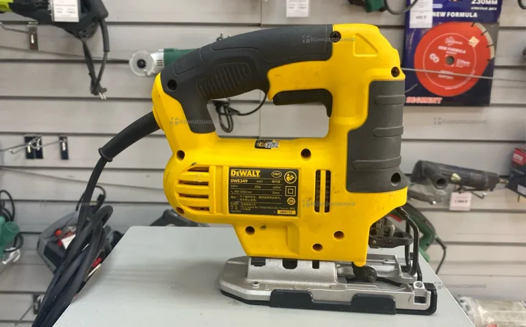 Электролобзик DeWALT DWE349