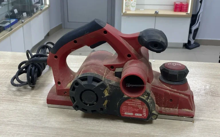 рубанок электрический ELITECH P110