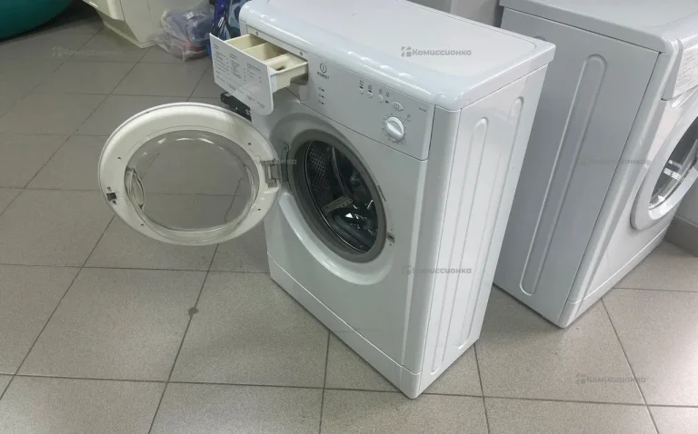 Стиральная машина  indesit wiun81