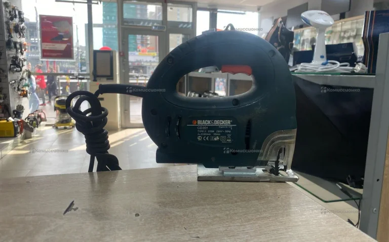 Электролобзик Black&Decker CD301