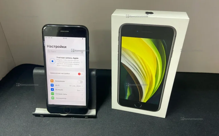 Apple iPhone SE (2020) 3/64 ГБ