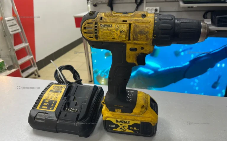 Дрель-шуруповерт DeWALT DCD771-KS