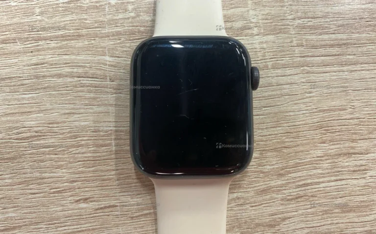 Часы  Apple Watch SE 44mm