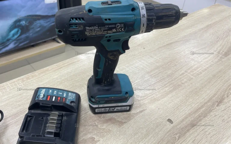 Аккумуляторный шуруповерт Makita DF488D