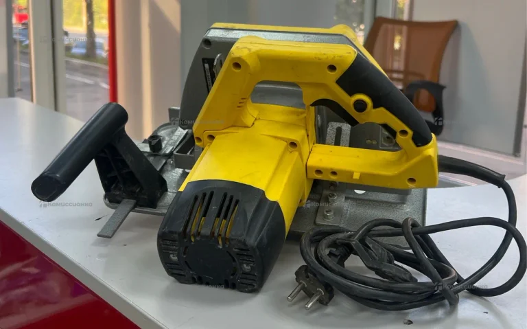 Дисковая пила Калибр ЭПД-2150/205М+Ст