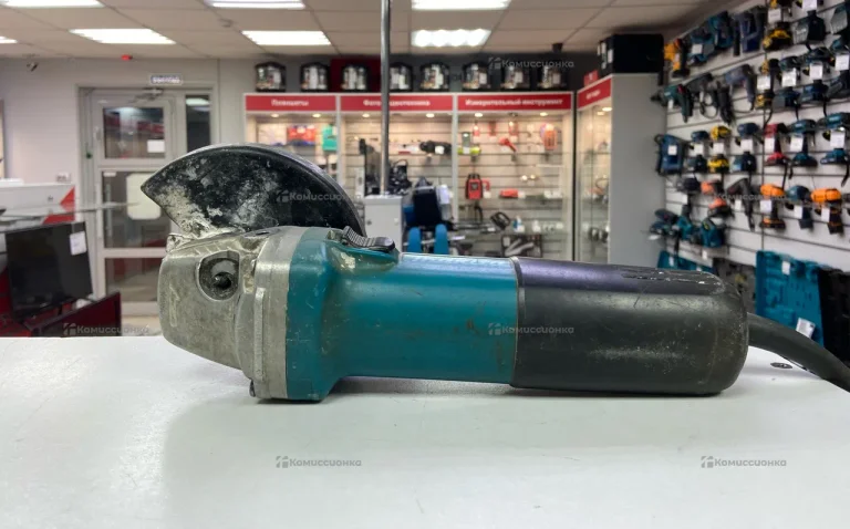 УШМ Makita 9558HN.