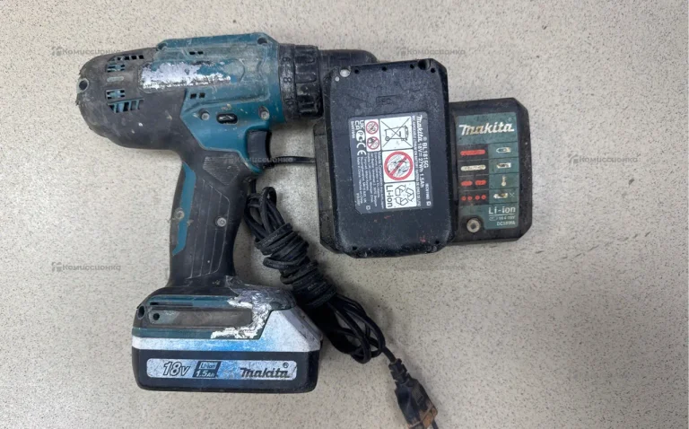 Аккумуляторный шуруповерт Makita DF488d